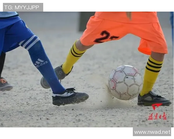 最帅足球明星在绿茵场上的精彩瞬间与踢球技巧展示 最帅足球明星在绿茵场上的精彩瞬间与踢球技巧展示